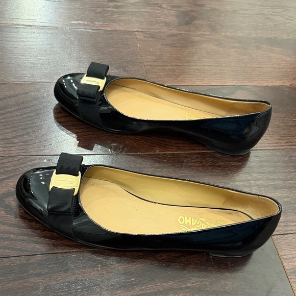 Salvatore Ferragamo Varina Black Patent Flats - Picture 3 of 3